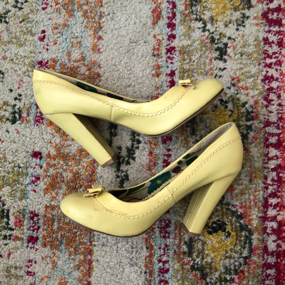 🌸Yellow vintage heels